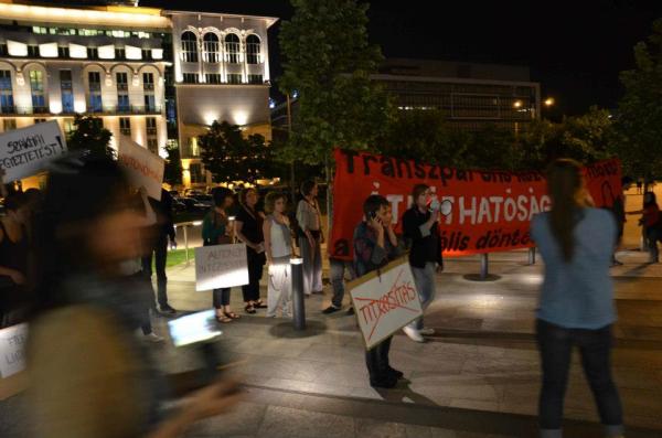 282267_604193979590609_701587910_n